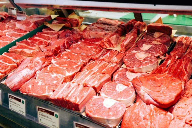 Como a nova tarifa da China sobre carne pode impactar o Brasil