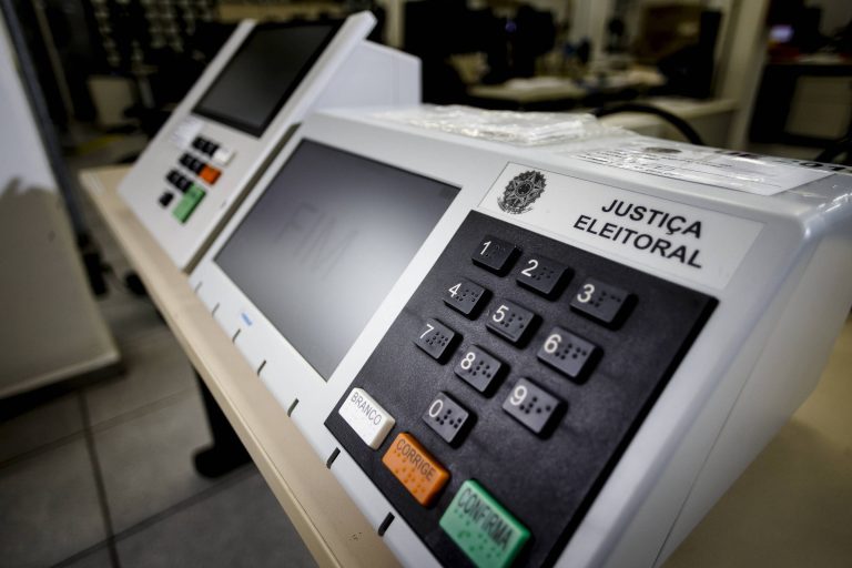 Datafolha: Brasileiros se informam por TV e redes sociais – 09/03/2026 – Política