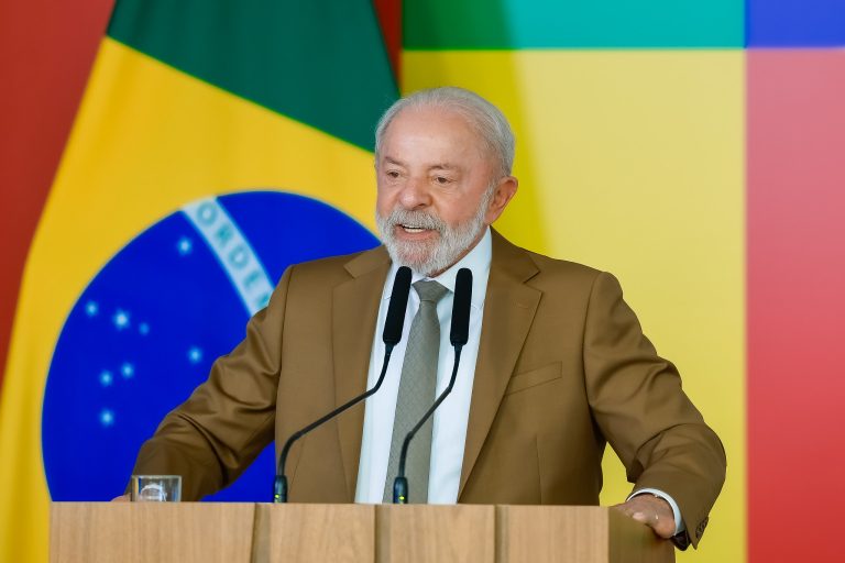 Lula adia assinatura de decretos do ECA digital para revisar textos