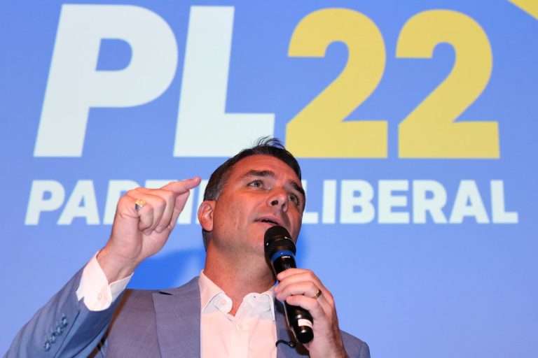 Flávio e Nikolas criticam gasto milionário com navios na COP30