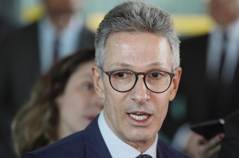 Zema reage à denúncia da PGR e diz que “segue o jogo”