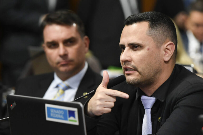 Senadores retiram assinatura de PEC alternativa à 6×1 – 04/06/2026 – Painel