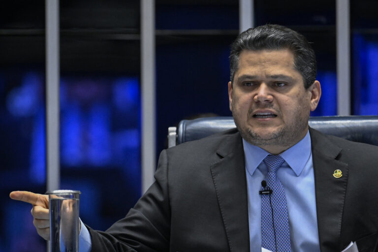 Alcolumbre se queixa de pressão por CPMI do Master: “Agredido”