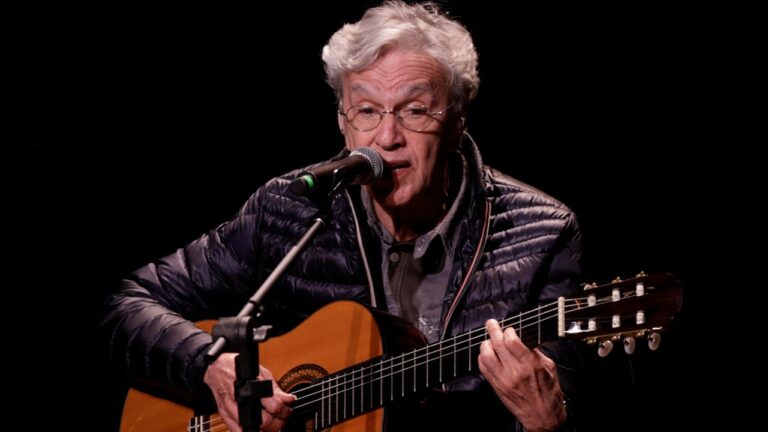 Caetano Veloso diz que “Brasil não pode ser salvo”